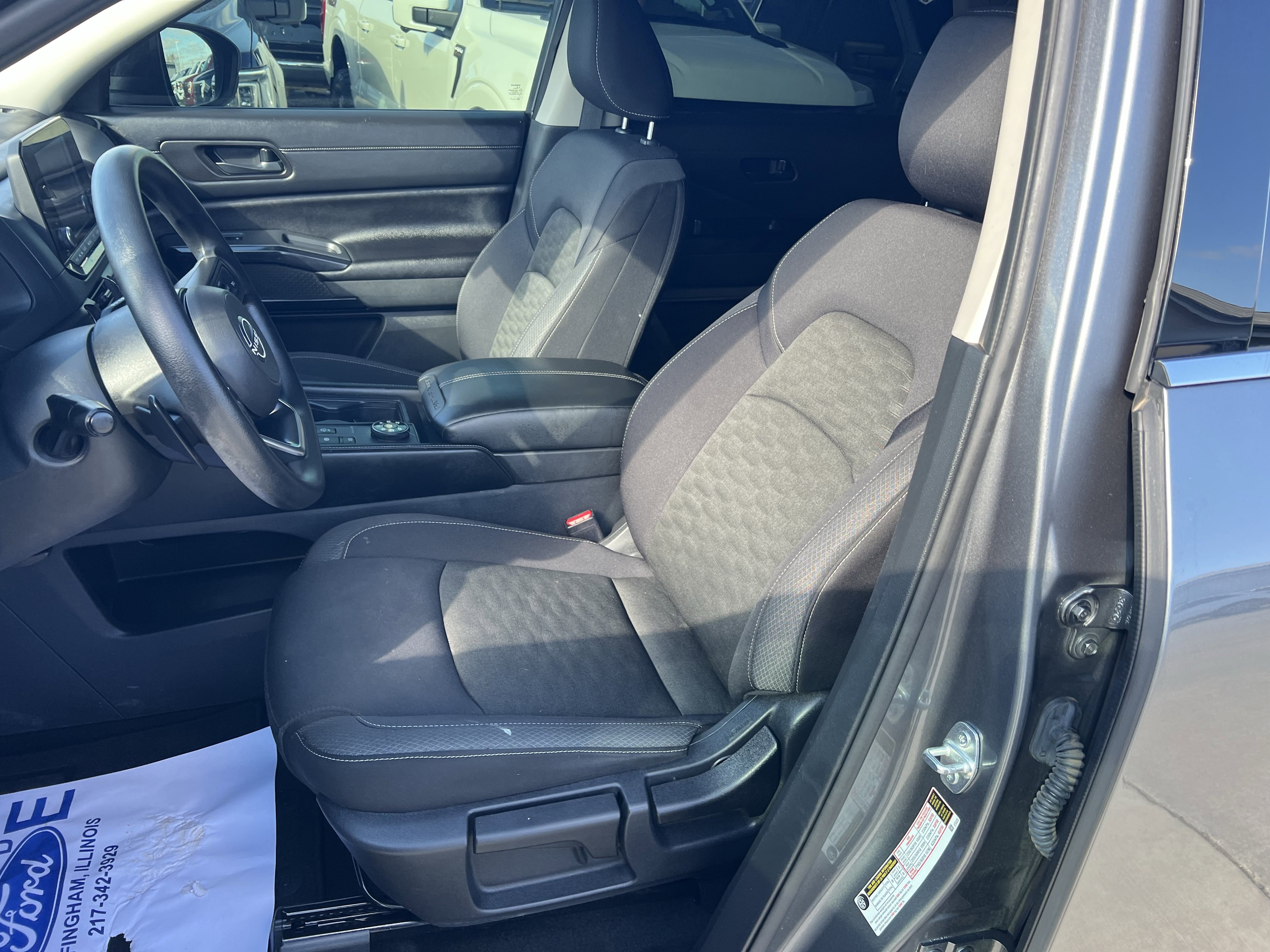 Used 2024 Nissan Pathfinder S image 22