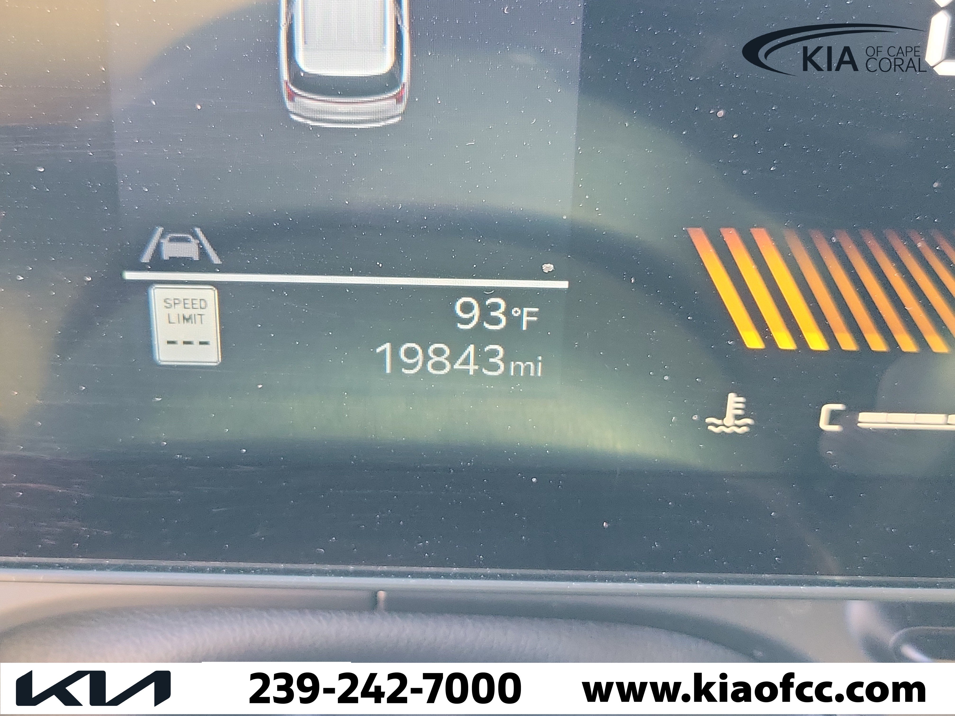 Certified 2025 Kia Carnival LX FWD image 26