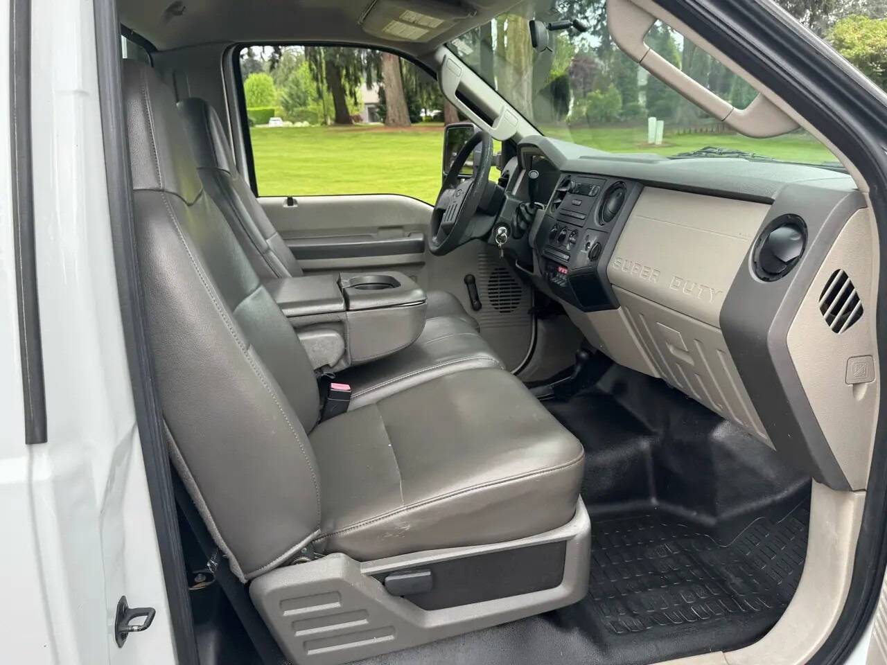 Used 2010 Ford F550 4x4 Regular Cab Super Duty image 17