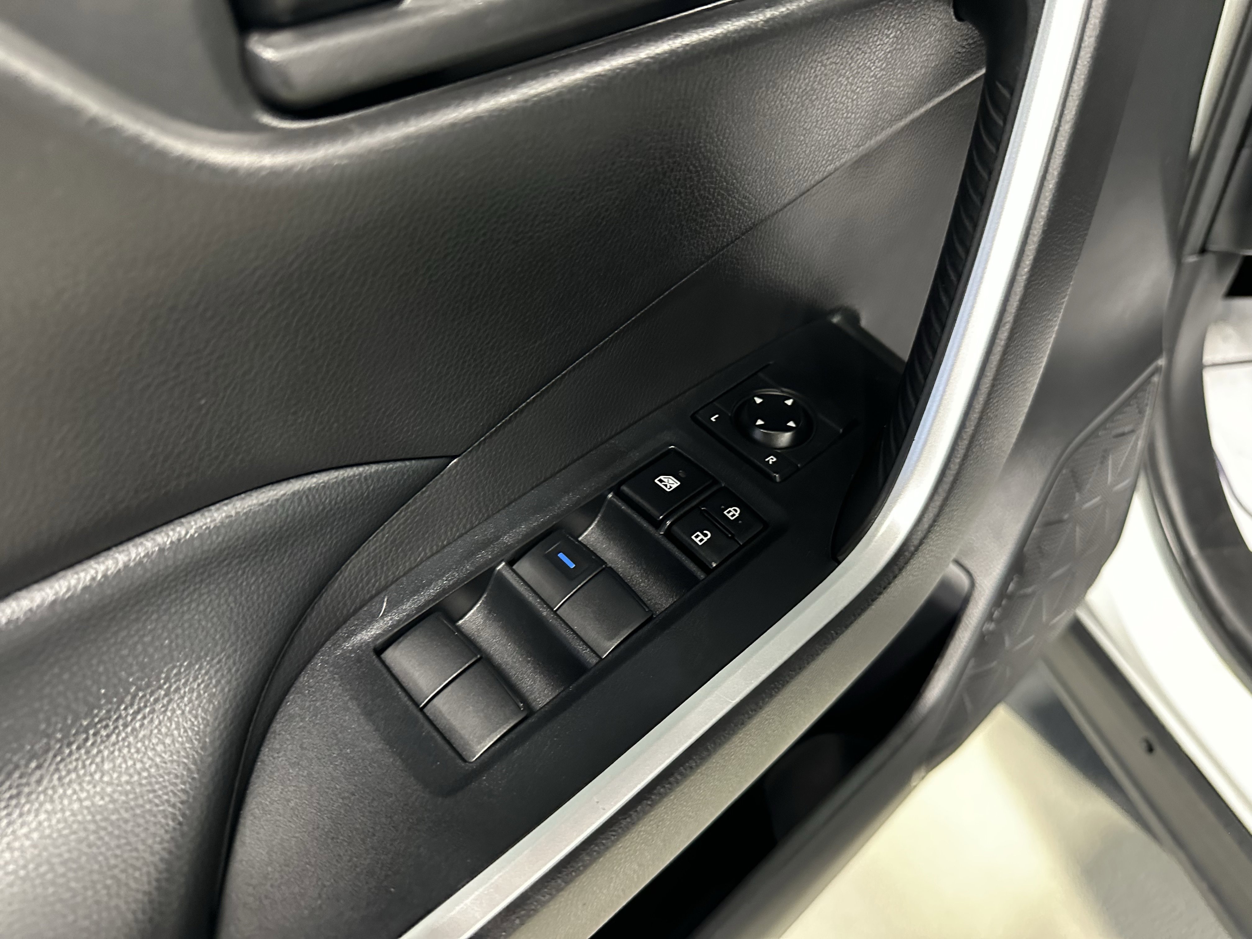 Used 2022 Toyota RAV4 LE w/ Carpet Mat Package (TMS) image 15