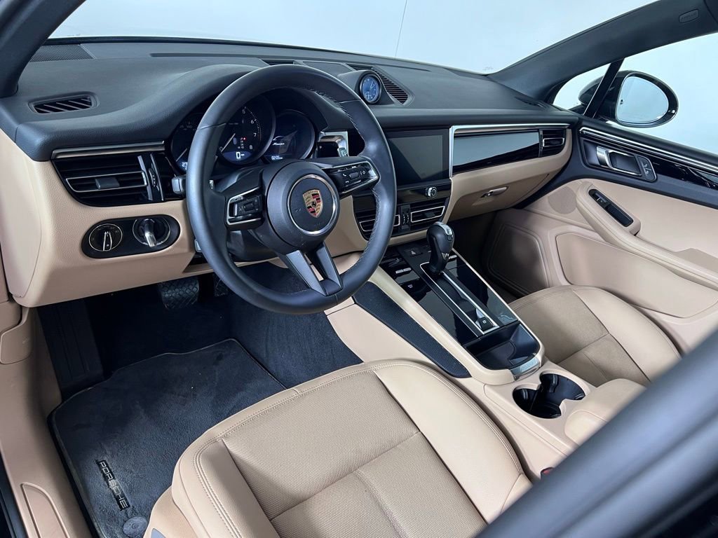 Certified 2023 Porsche Macan Turbo AWD/4WD image 4