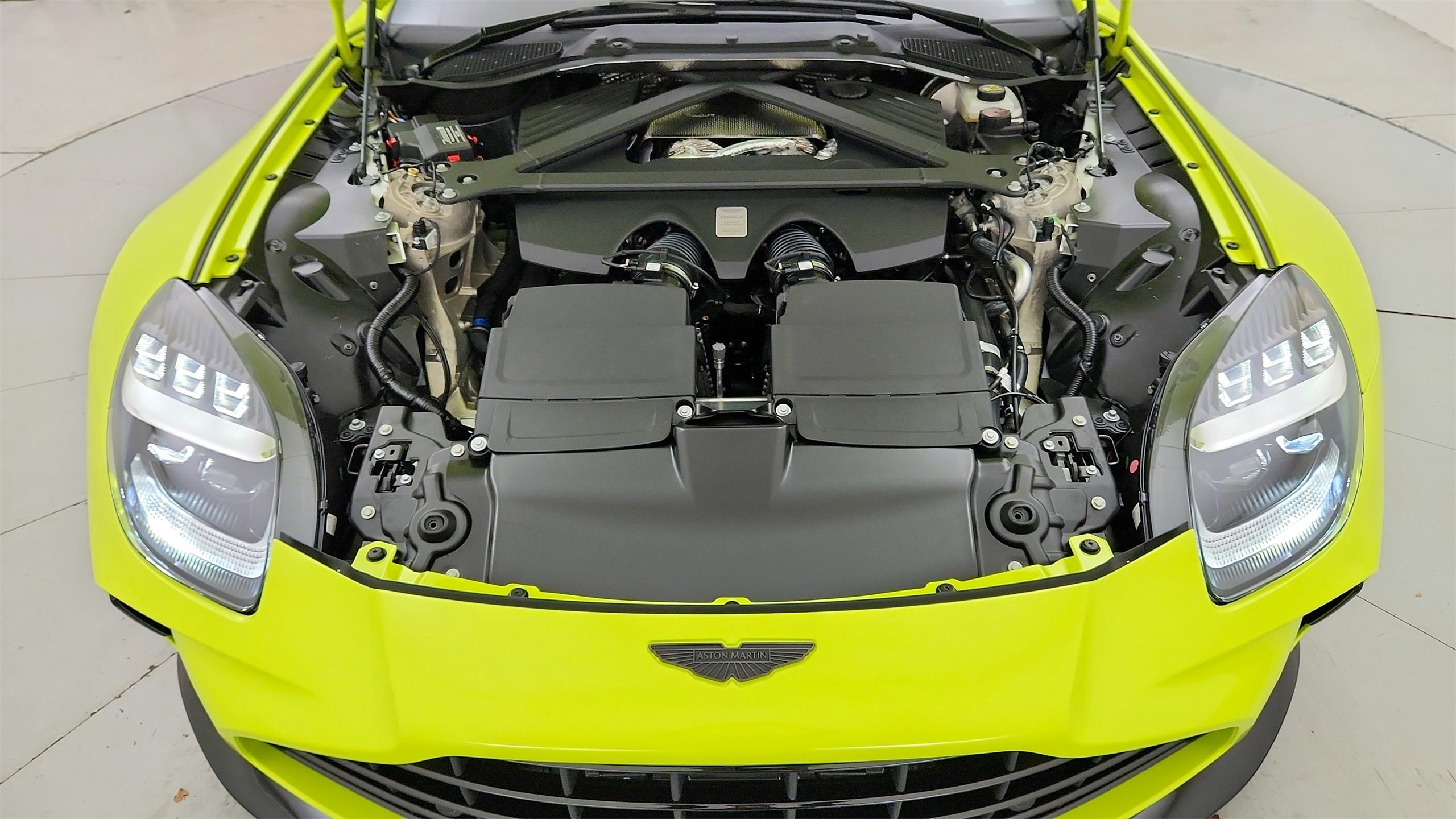 Used 2025 Aston Martin V8 Vantage Coupe image 8