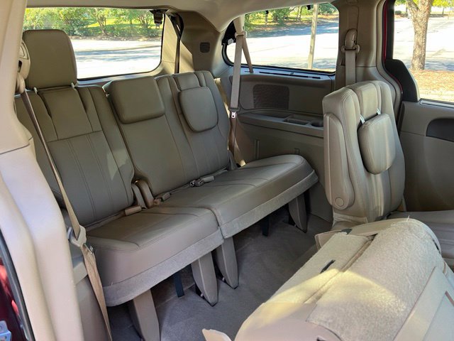 Used 2015 Chrysler Town & Country Touring-L w/ Driver Convenience Group FWD image 24