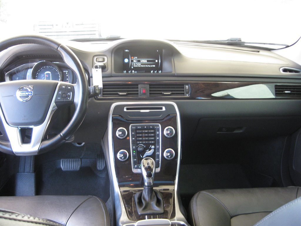 Used 2016 Volvo XC70 T5 Premier w/ Proximity Package FWD image 30