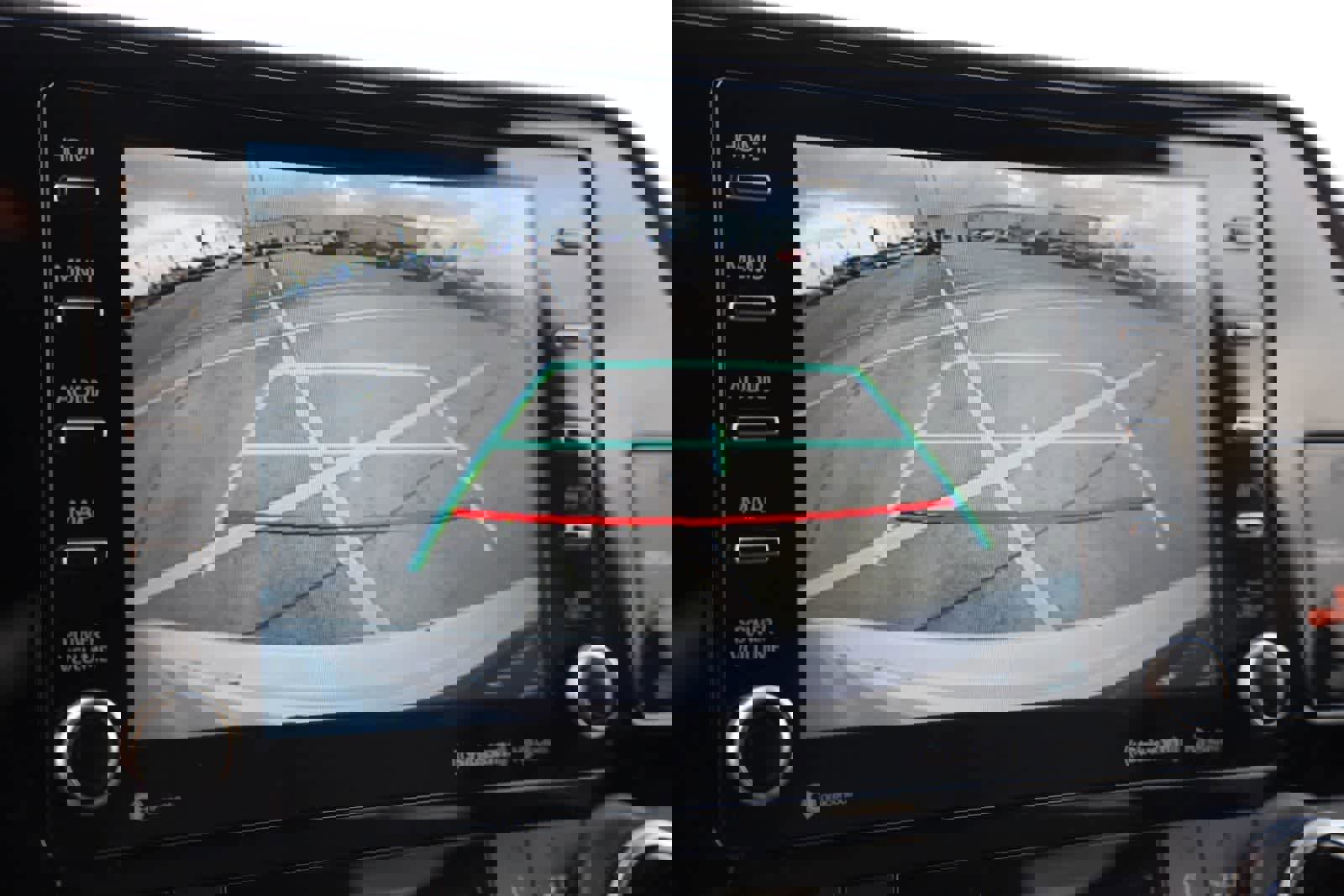 Used 2022 Toyota Highlander LE image 15