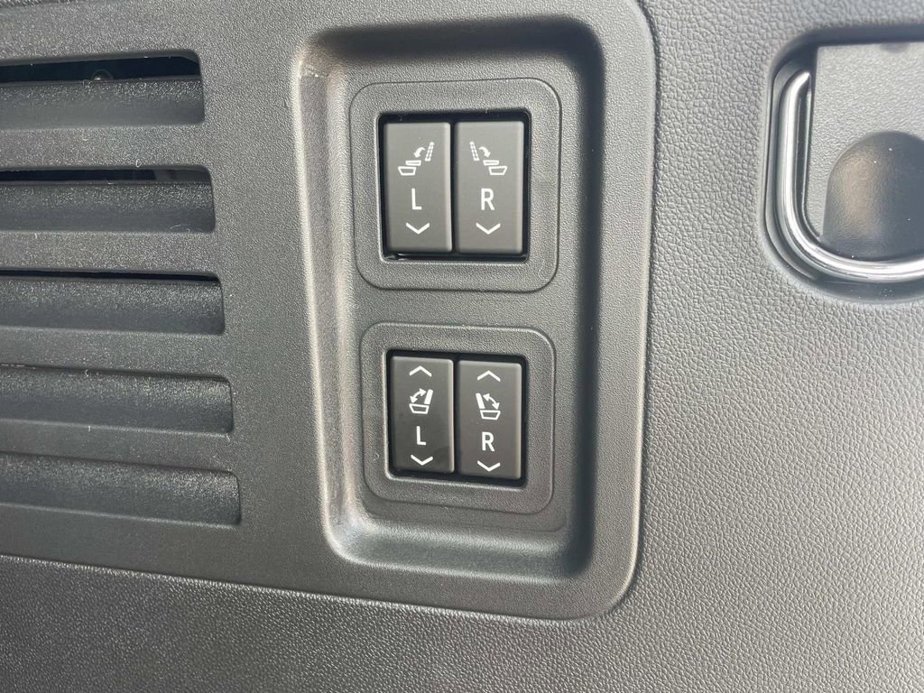 New 2026 Chevrolet Traverse RS image 11