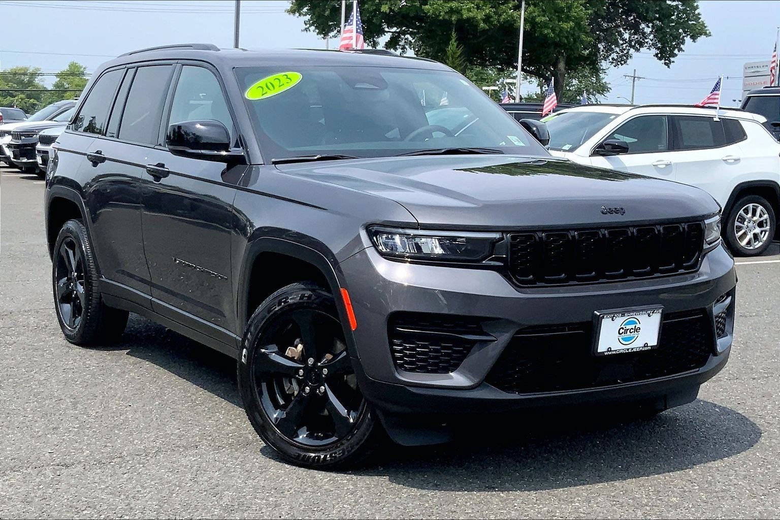 Used 2023 Jeep Grand Cherokee Altitude AWD/4WD image 2