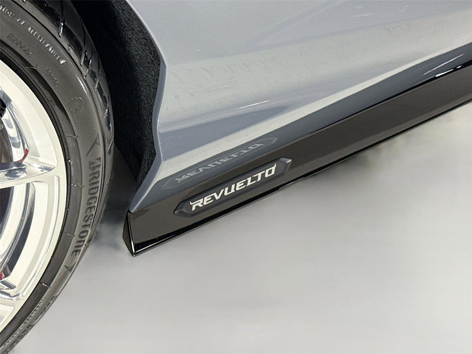 Used 2025 Lamborghini Revuelto image 37