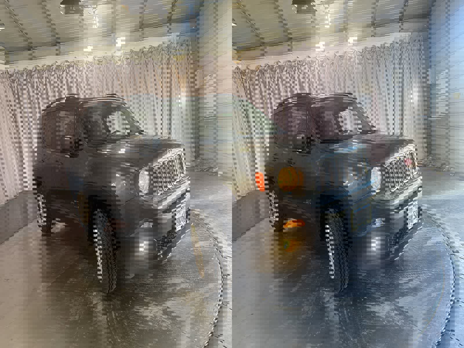 Used 2017 Jeep Renegade Latitude w/ Popular Equipment Group image 3