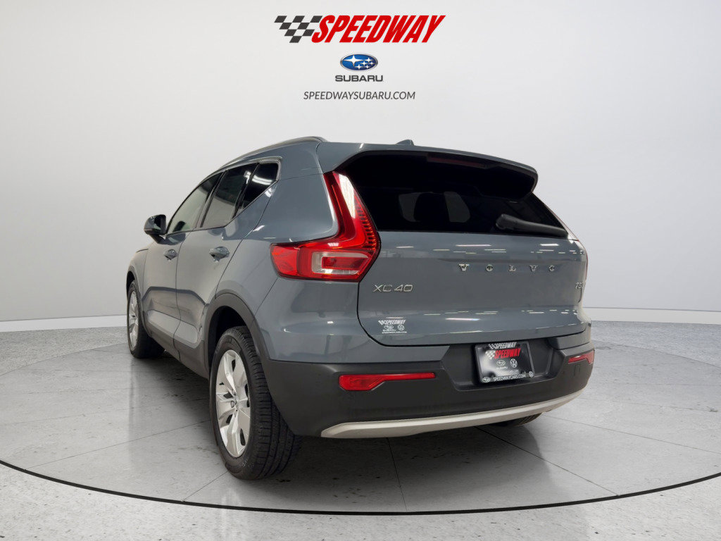 Used 2022 Volvo XC40 T5 Momentum image 7