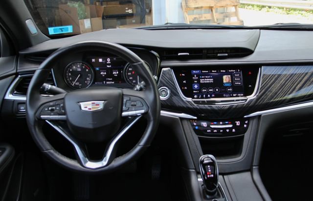 Used 2024 Cadillac XT6 Premium Luxury w/ Technology Package AWD/4WD image 25