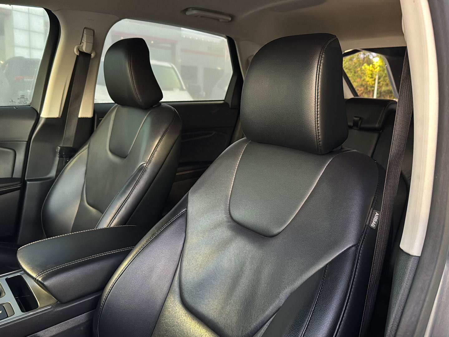 Used 2022 Ford Edge Titanium image 25