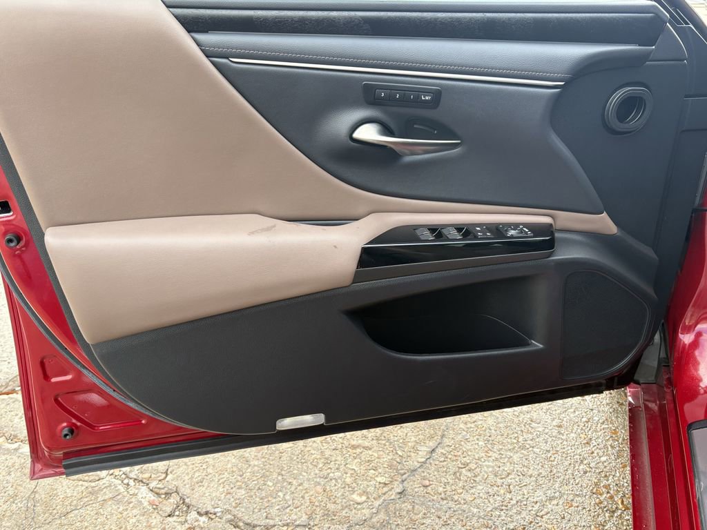 Used 2023 Lexus ES 350 Ultra Luxury w/ Accessory Package (Z2) image 10