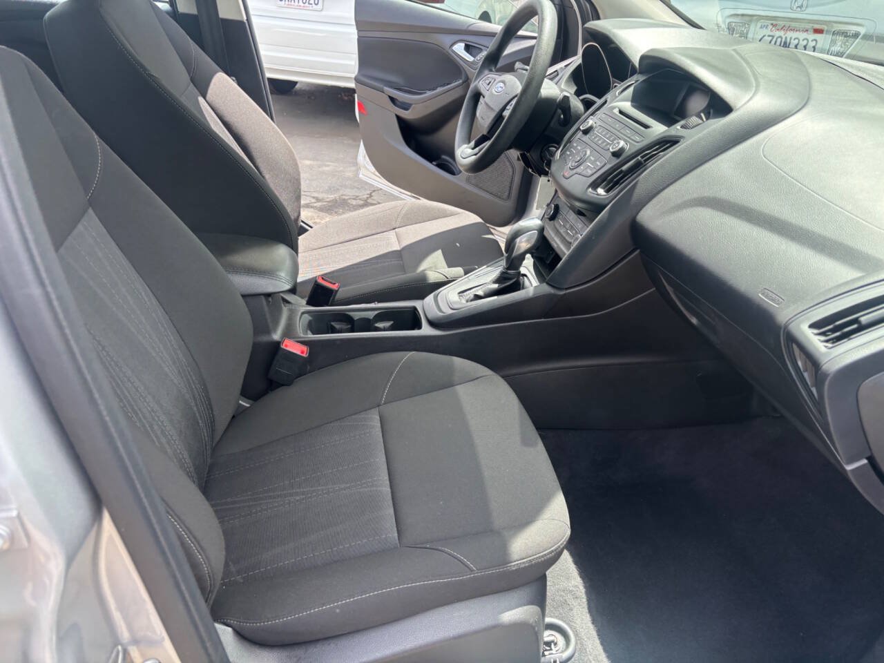 Used 2015 Ford Focus SE FWD image 11