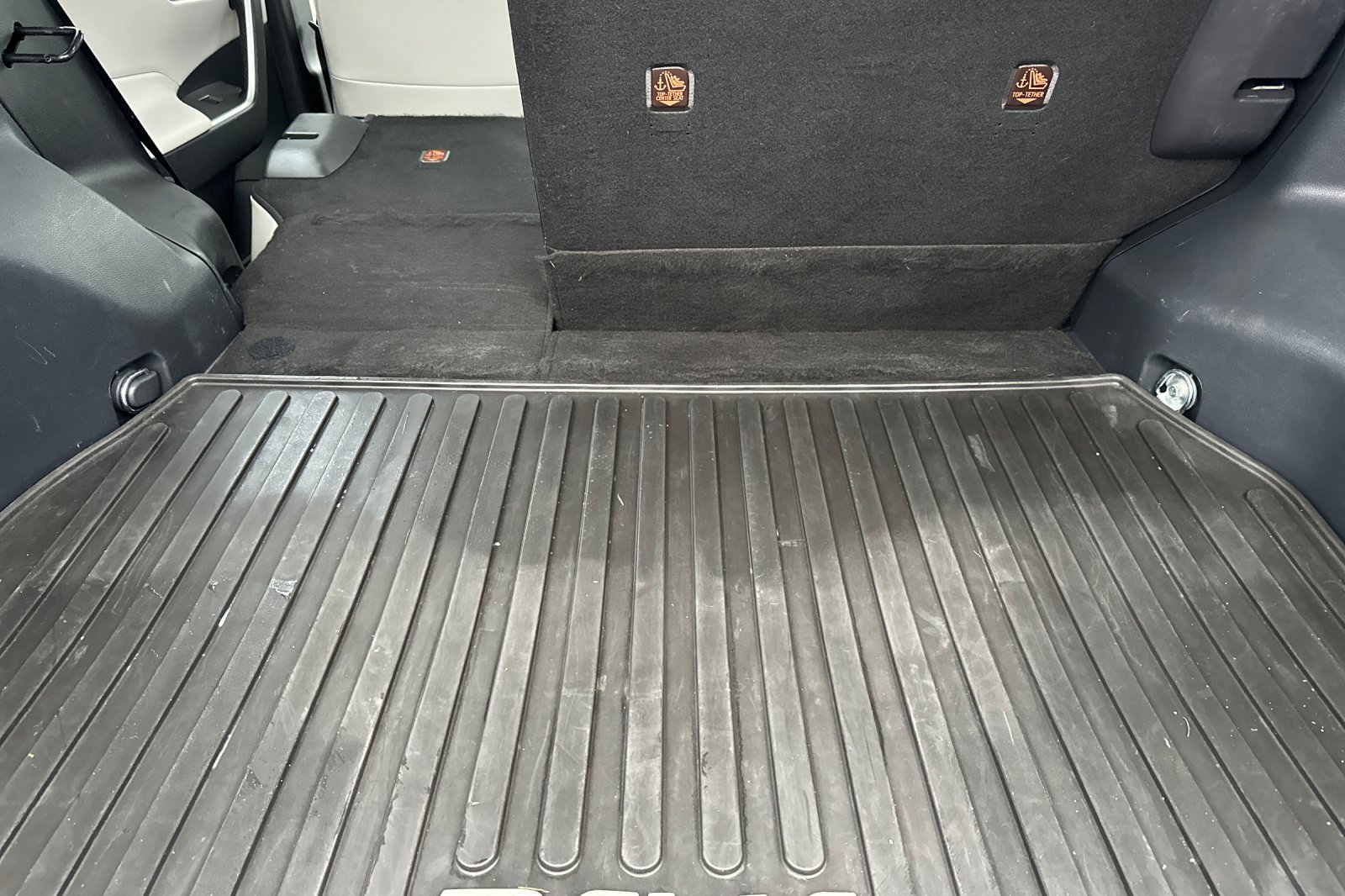 Used 2019 Toyota RAV4 XLE Premium image 17