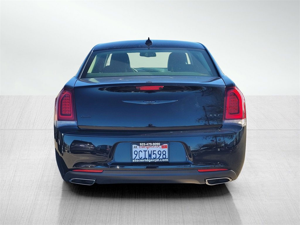 Used 2022 Chrysler 300 Touring L image 5