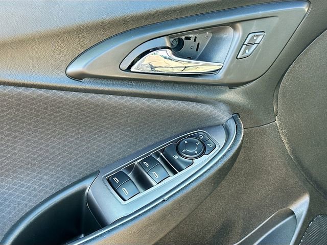 Used 2022 Chevrolet Malibu LT image 17