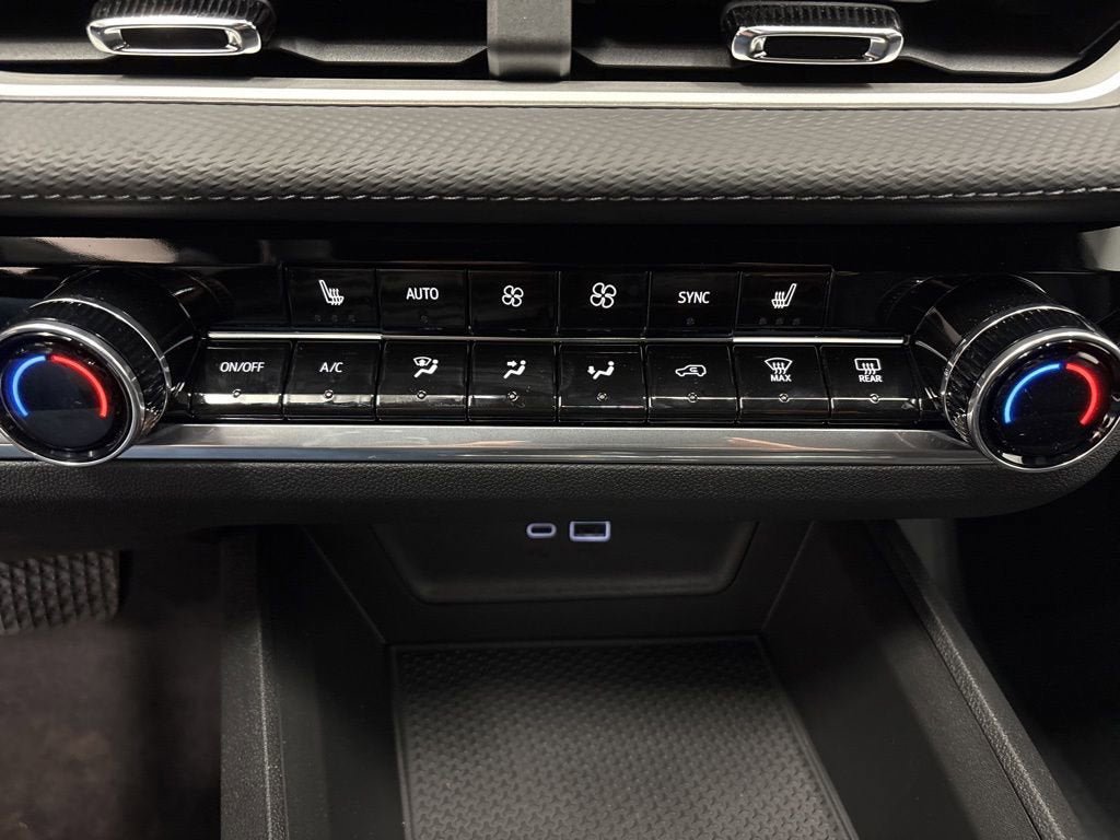 New 2026 Chevrolet Equinox LT w/ Convenience Package II FWD image 16