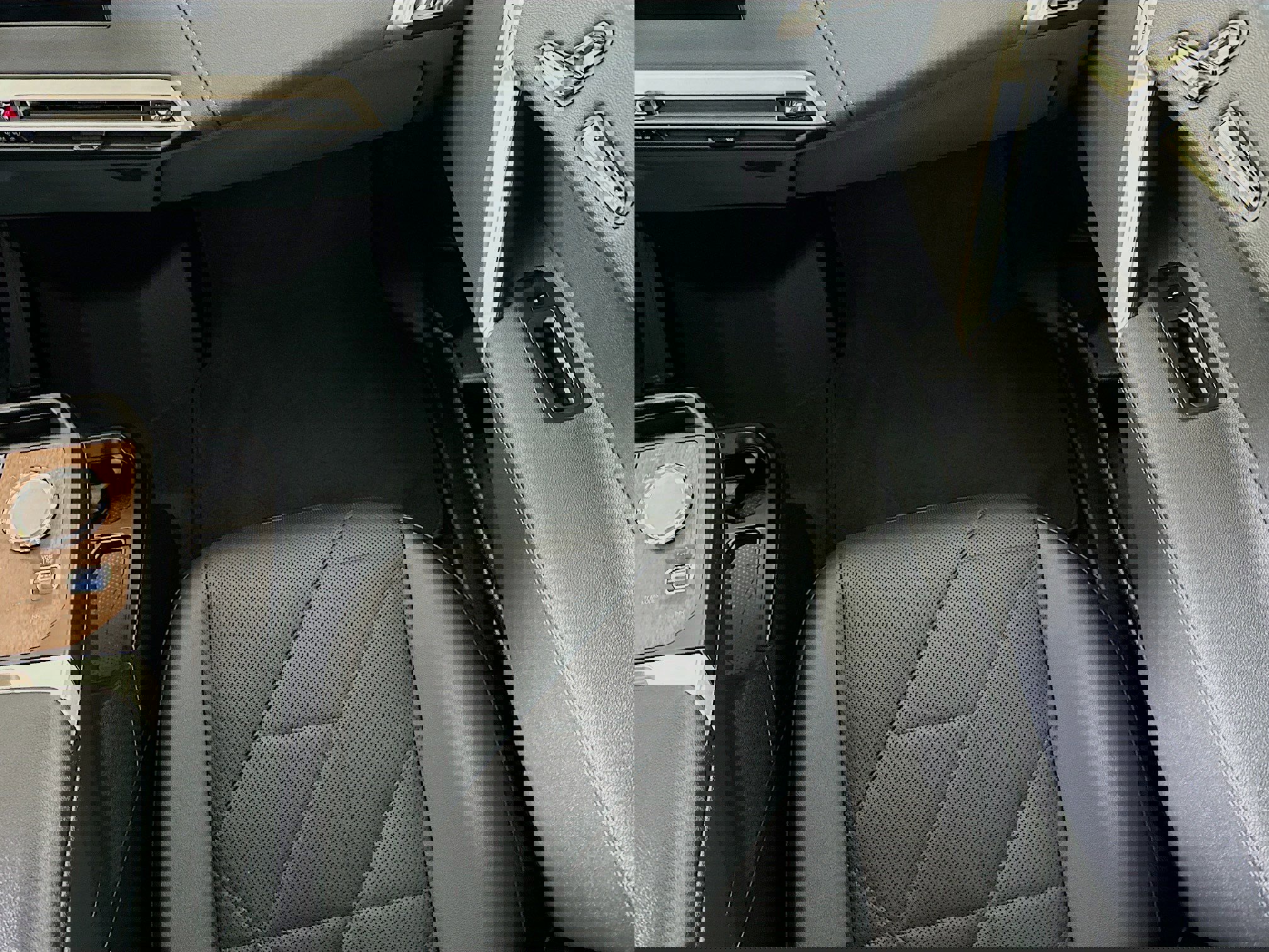 Used 2023 BMW iX xDrive50 w/ Premium Package image 22