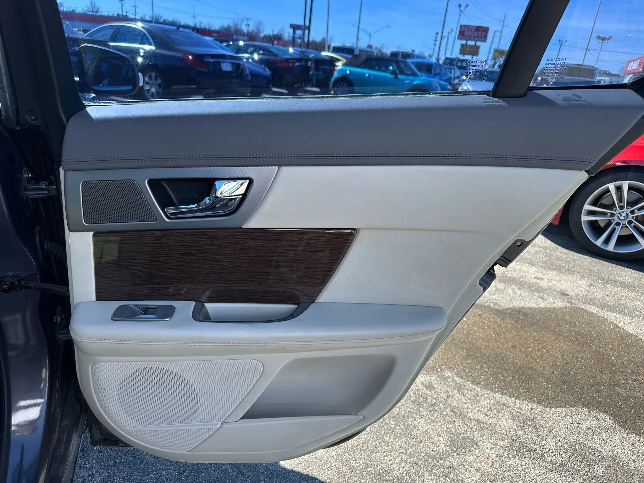 Used 2009 Jaguar XF Premium image 23