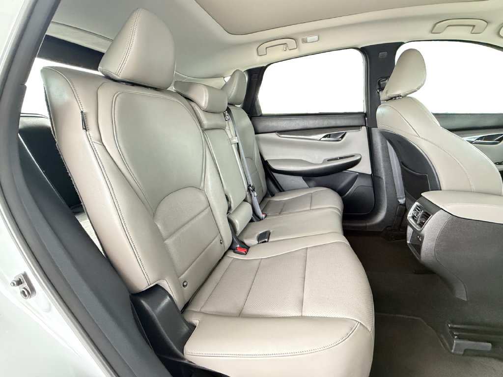 Used 2023 INFINITI QX50 Luxe FWD image 17