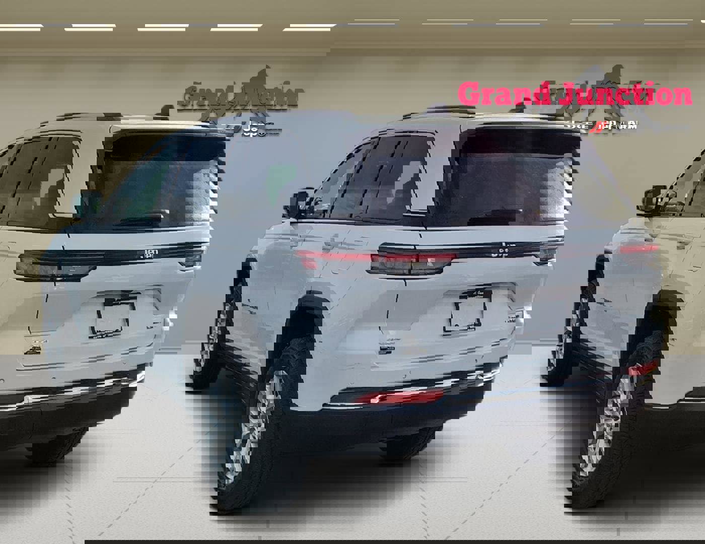 Used 2023 Jeep Grand Cherokee Limited image 5