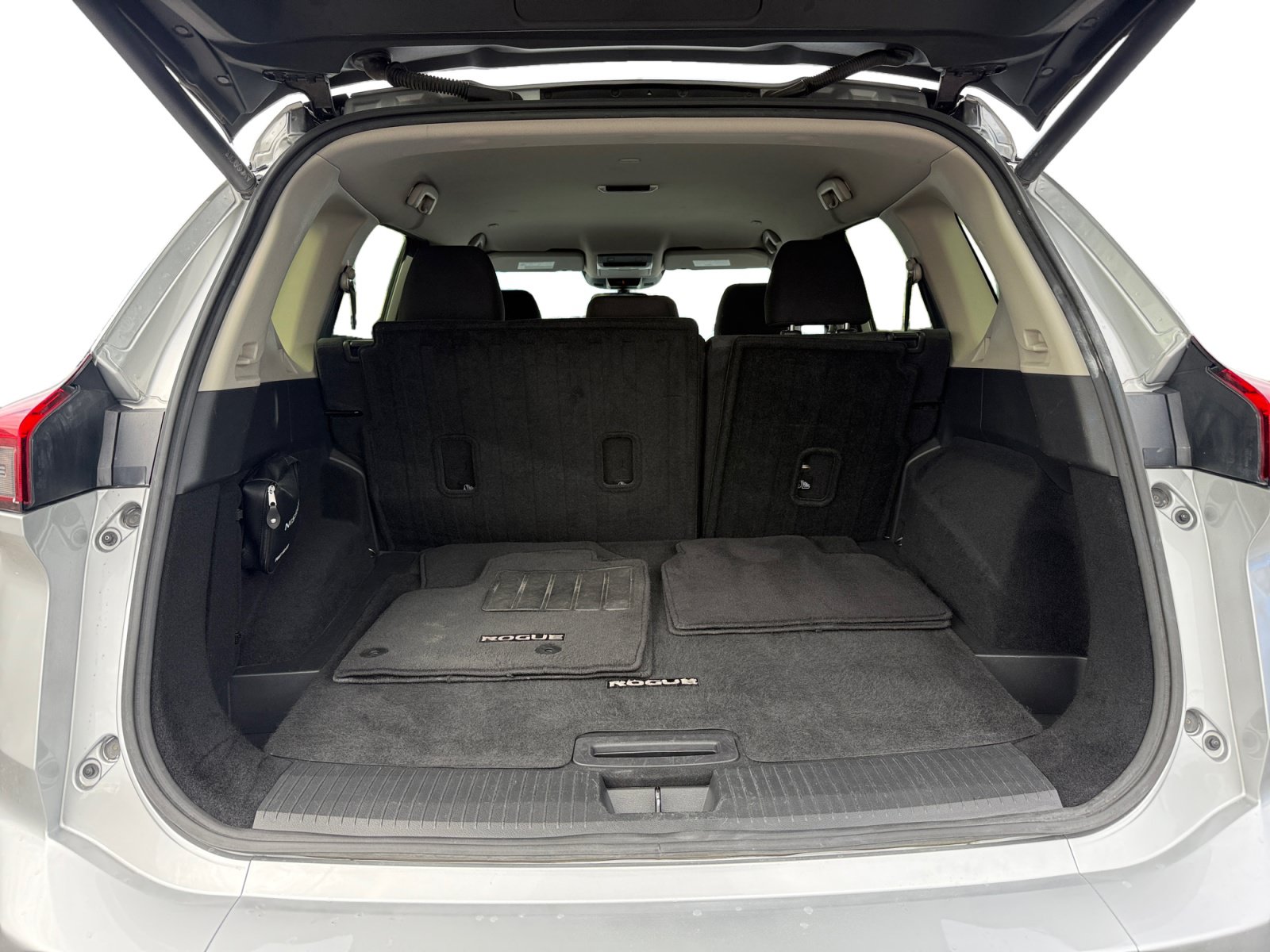 Used 2024 Nissan Rogue SV AWD/4WD image 17