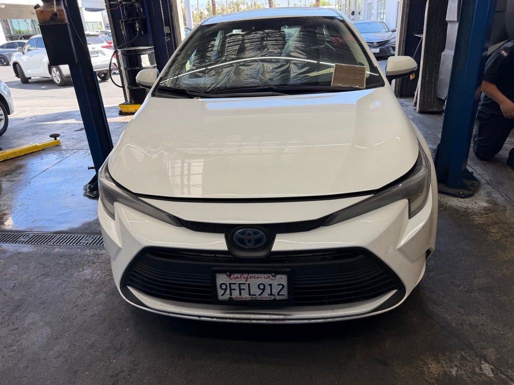 Certified 2023 Toyota Corolla XLE FWD image 1