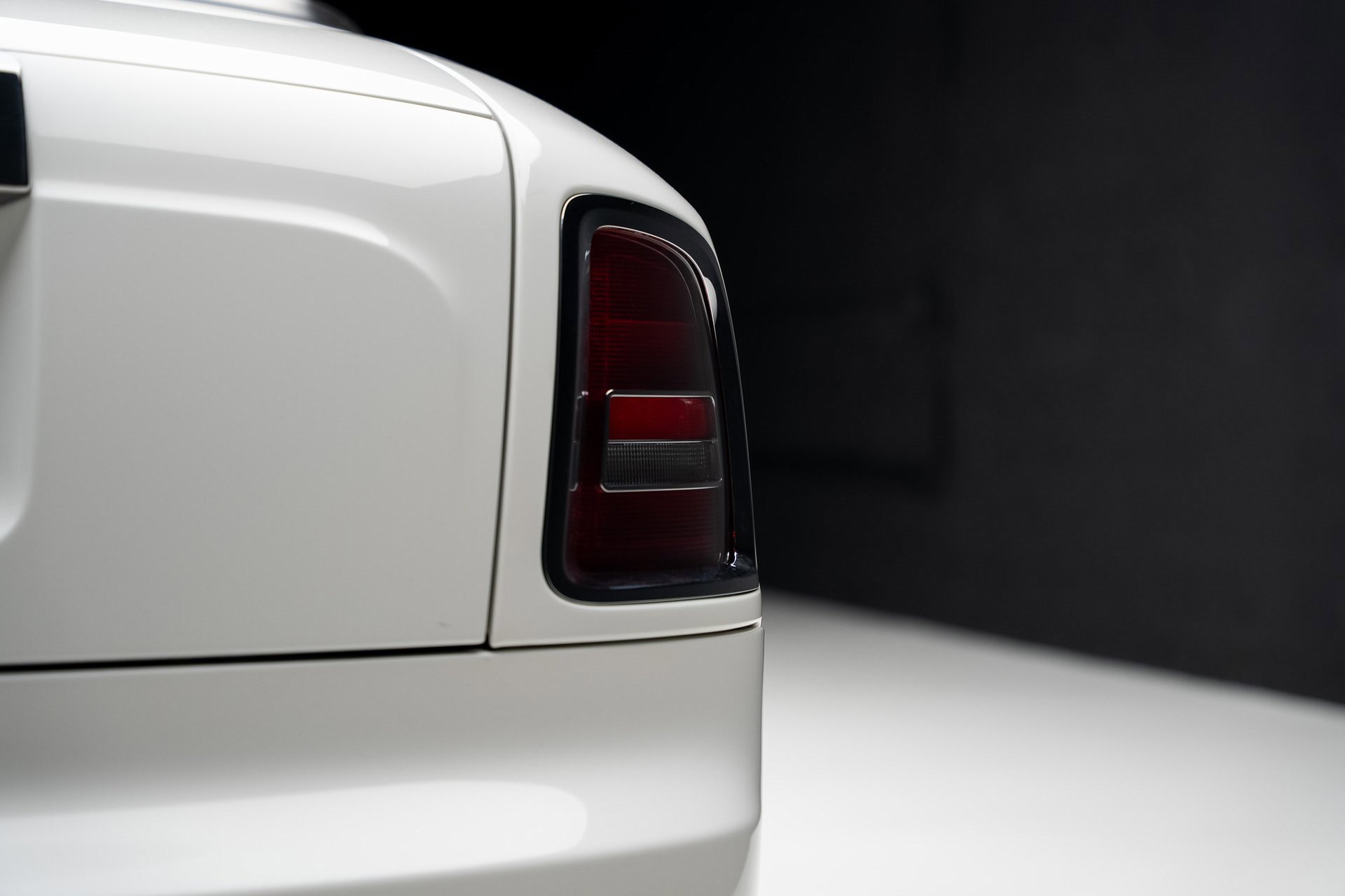 Used 2013 Rolls-Royce Phantom Drophead Coupe image 32