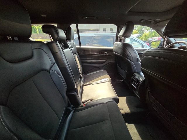 Used 2023 Jeep Grand Cherokee L Laredo RWD image 11