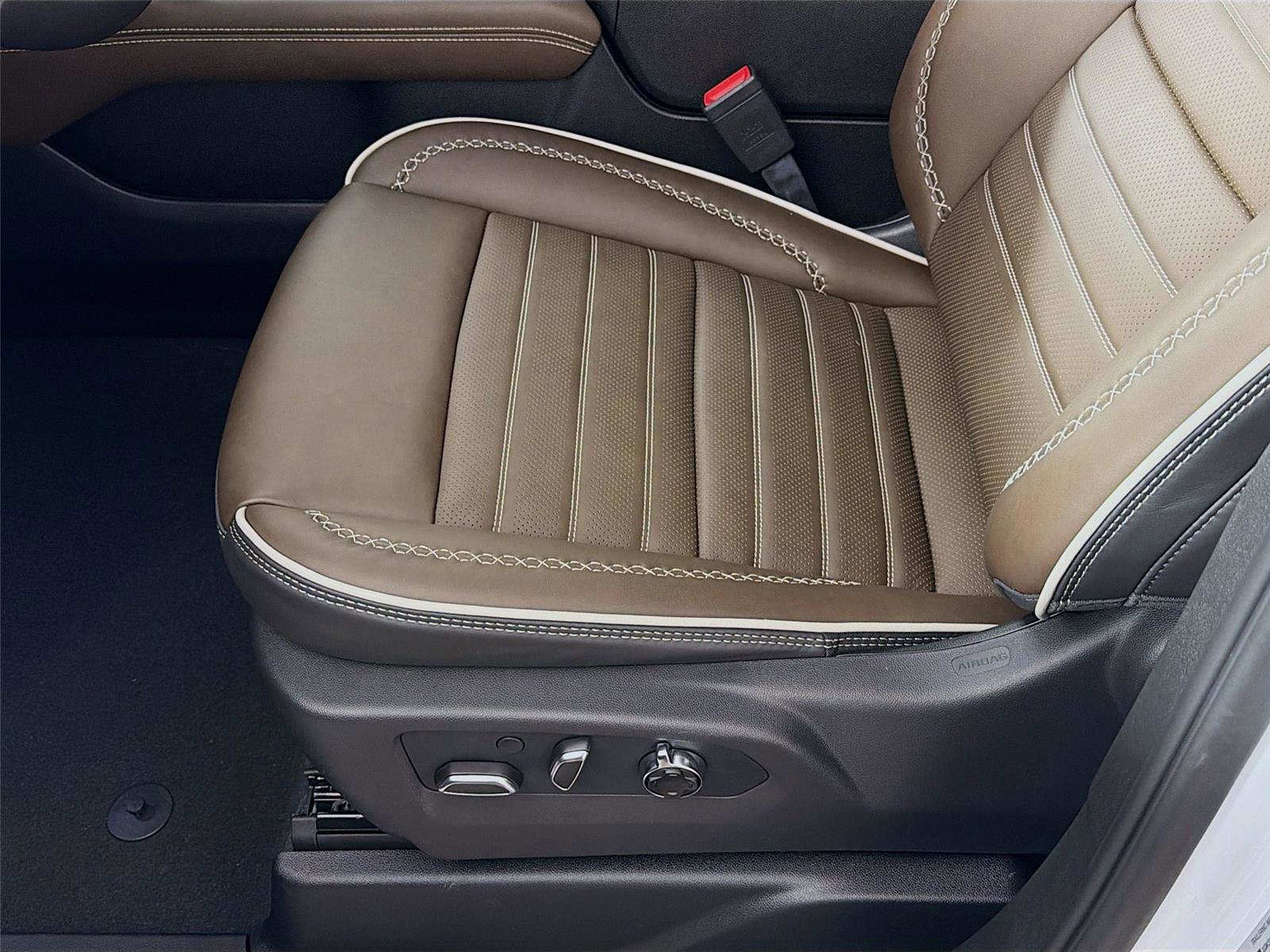 New 2026 GMC Yukon XL Denali Ultimate AWD/4WD image 15