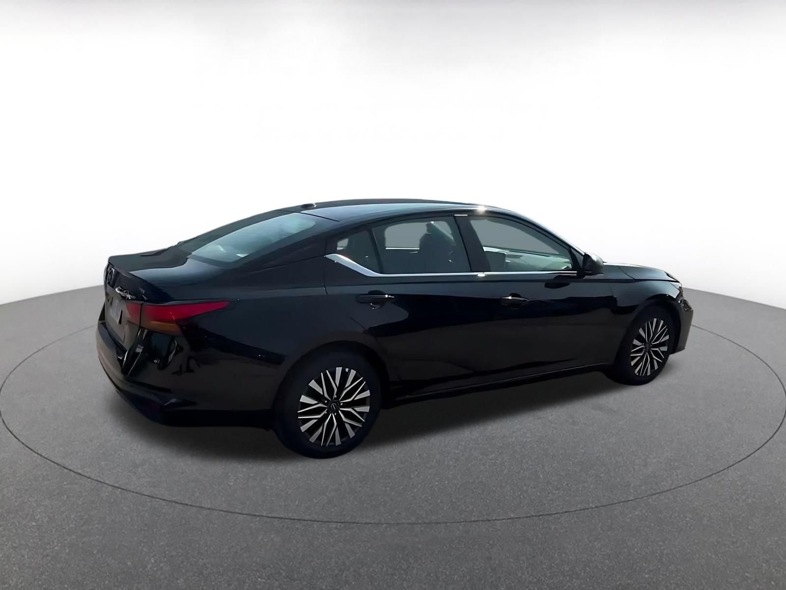 Used 2026 Nissan Altima 2.5 SV FWD image 14