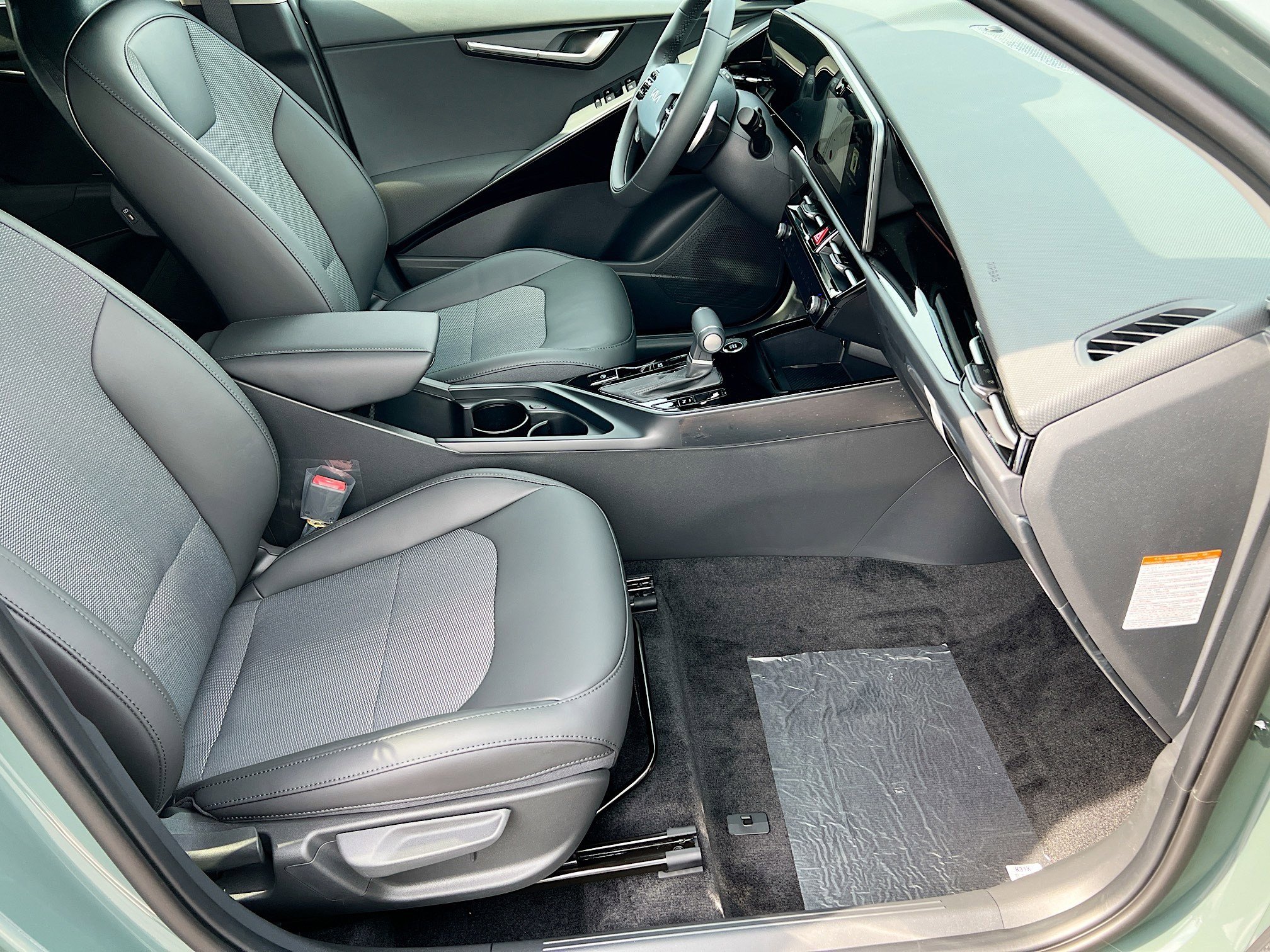 New 2025 Kia Niro EX Touring image 23