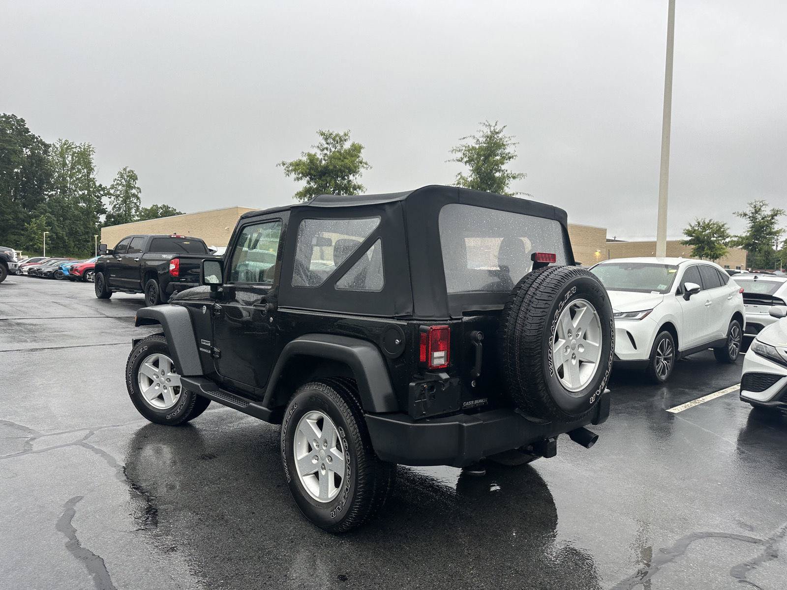 Used 2017 Jeep Wrangler Sport w/ Quick Order Package 24S AWD/4WD image 8