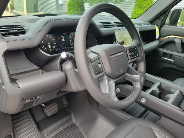 New 2026 Land Rover Defender 110 X-Dynamic SE AWD/4WD image 17