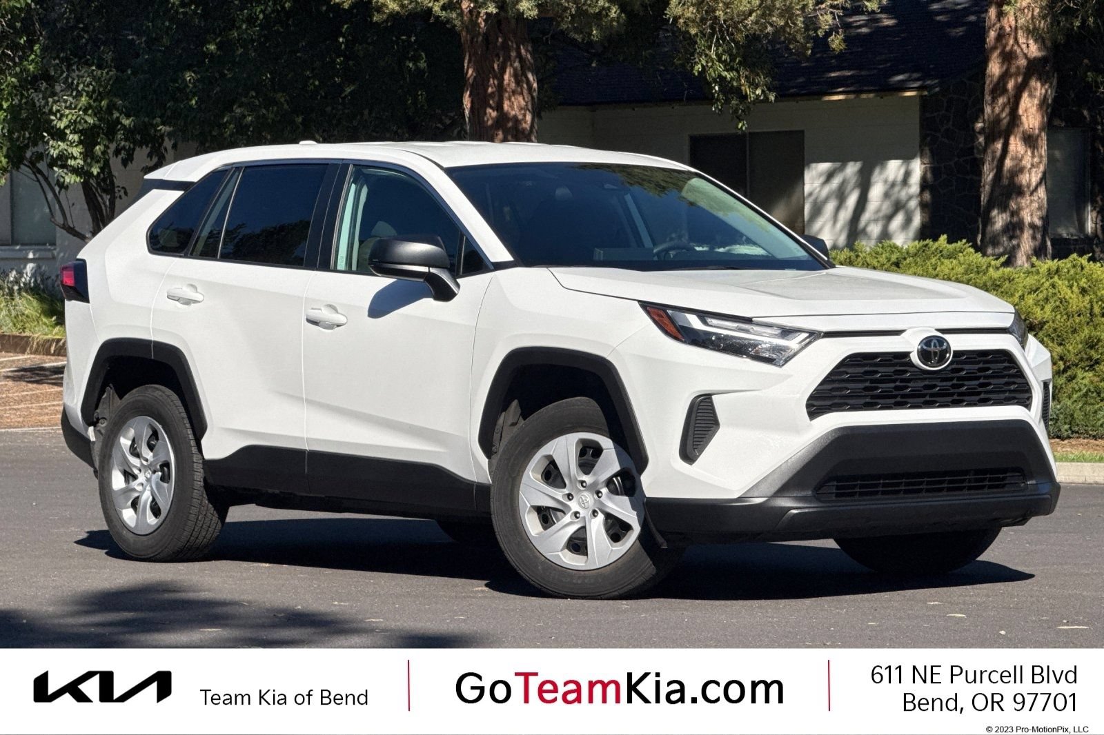 Used 2025 Toyota RAV4 LE AWD/4WD image 1
