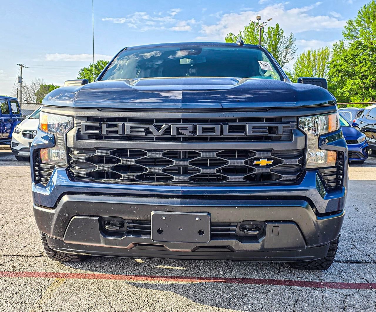 Used 2023 Chevrolet Silverado 1500 W/T w/ Trailering Package image 2
