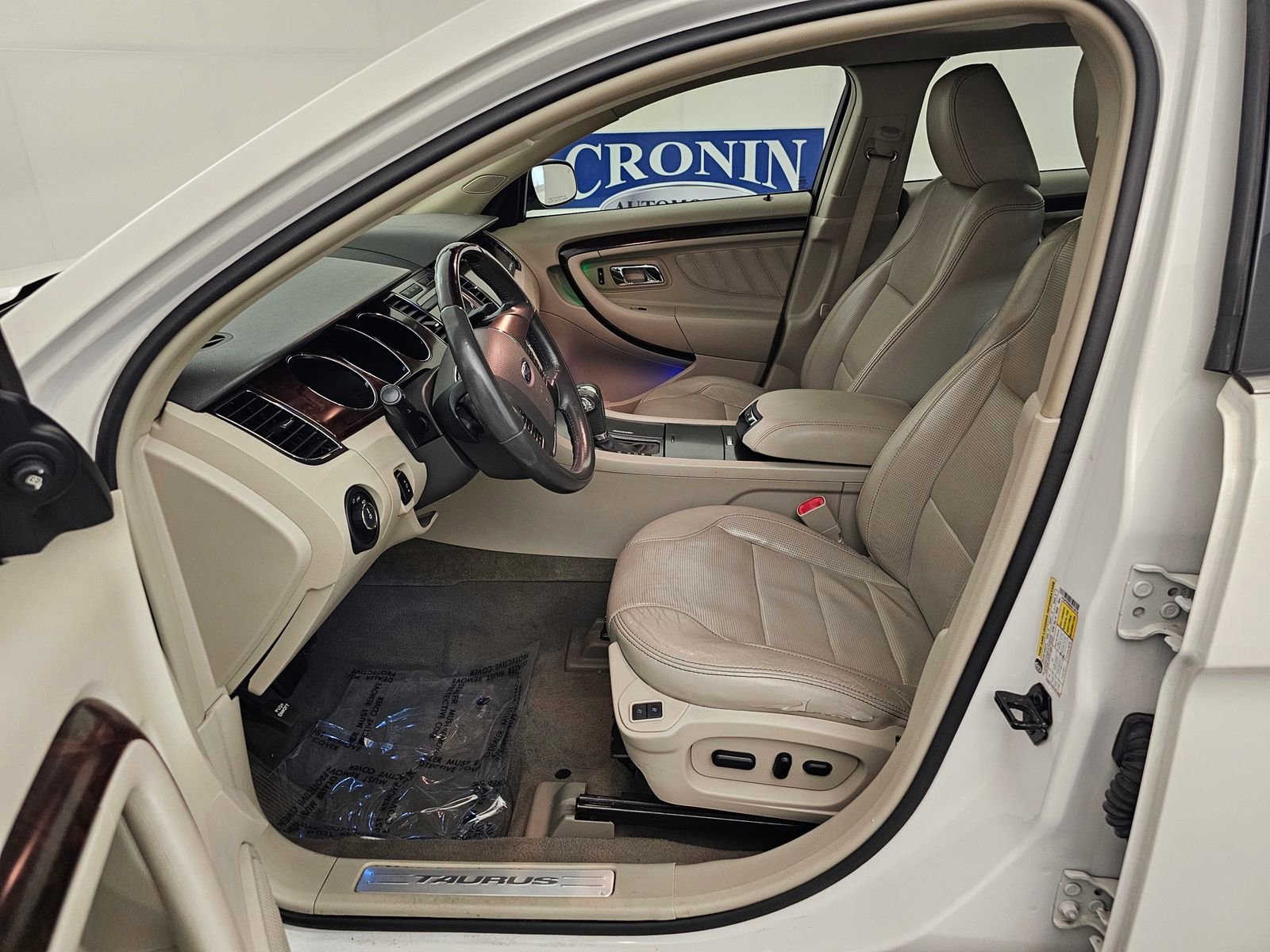 Used 2010 Ford Taurus Limited image 14