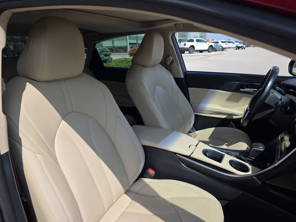 Used 2019 Toyota Avalon XLE w/ Moonroof Package FWD image 12