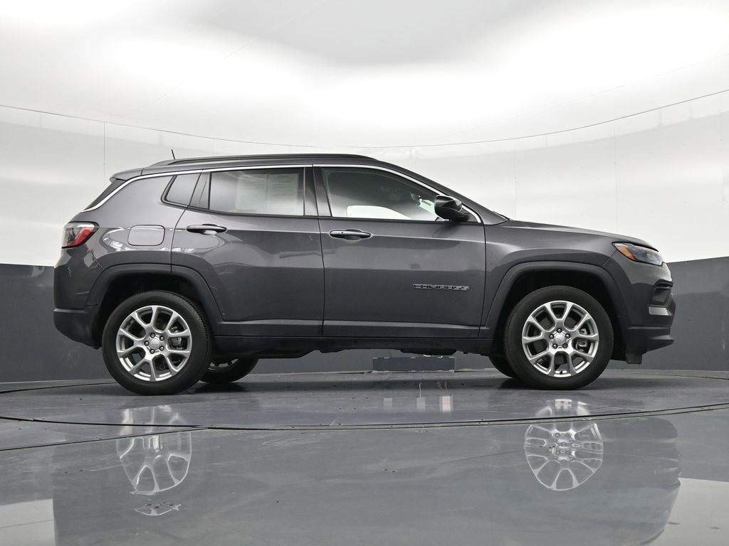 Used 2024 Jeep Compass Latitude AWD/4WD image 25