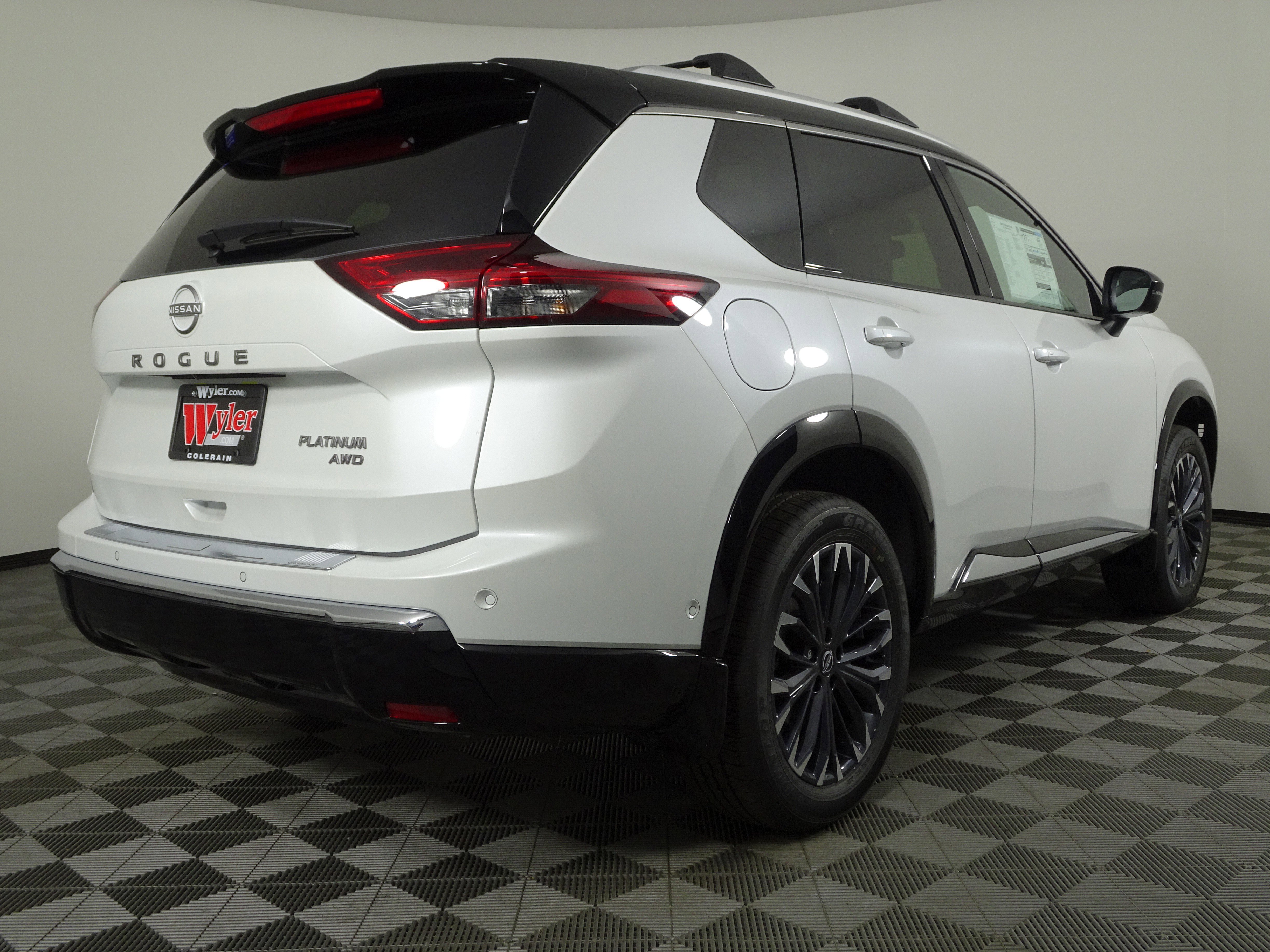 New 2026 Nissan Rogue Platinum w/ Platinum Premium Package image 3