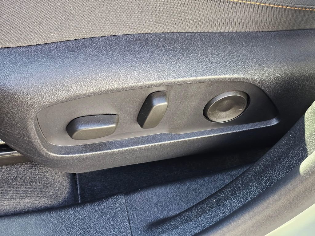 Used 2025 Chevrolet Equinox ACTIV w/ Safety and Technology Package image 23