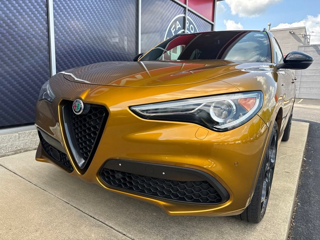 Used 2023 Alfa Romeo Stelvio Veloce AWD/4WD image 18