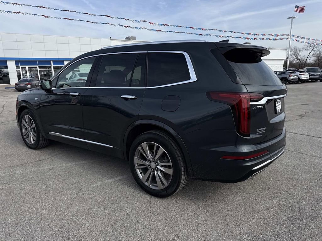 Used 2023 Cadillac XT6 Premium Luxury FWD image 3