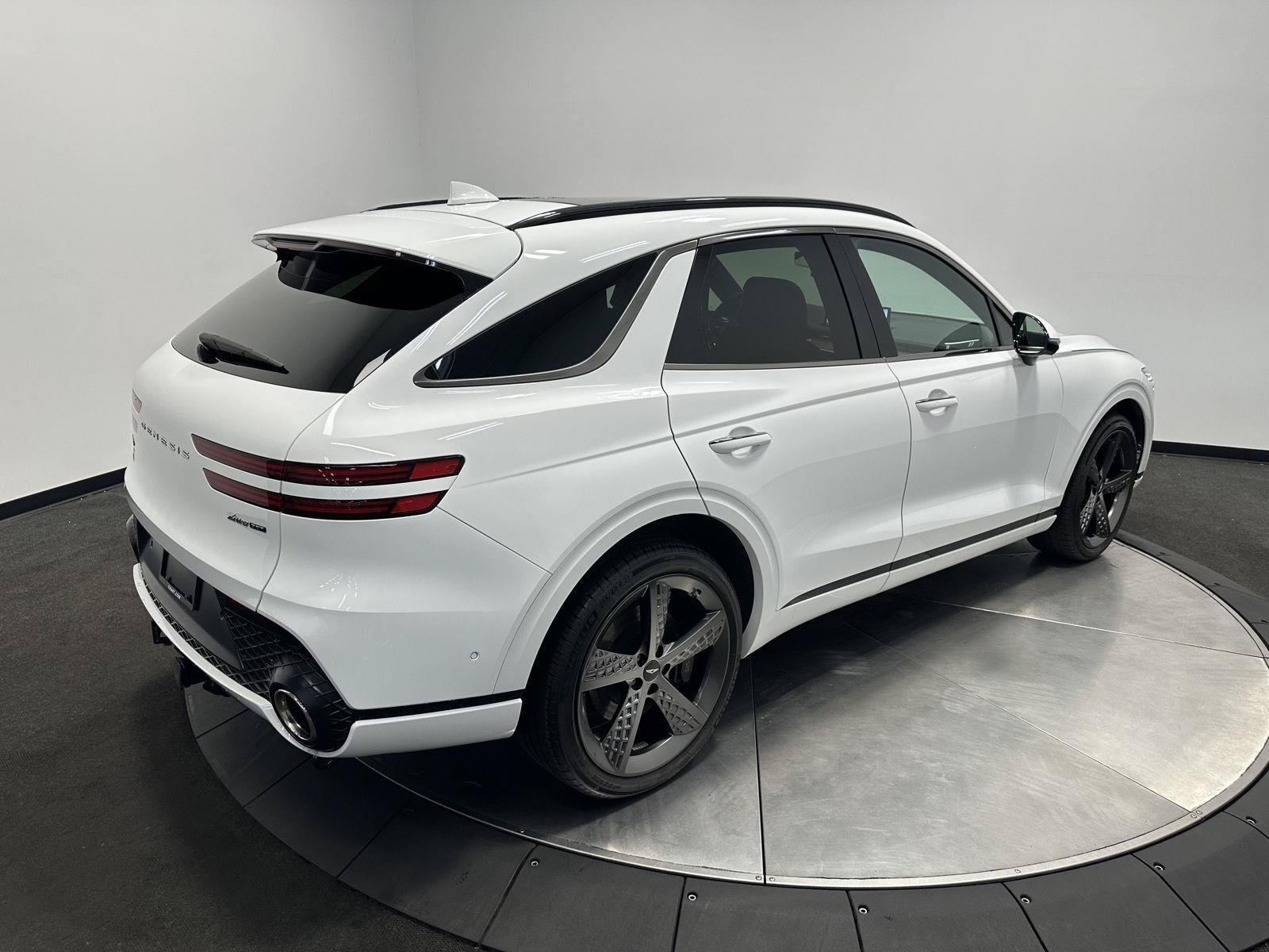 Used 2025 Genesis GV70 3.5T Sport w/ Sport Advanced Package AWD/4WD image 7