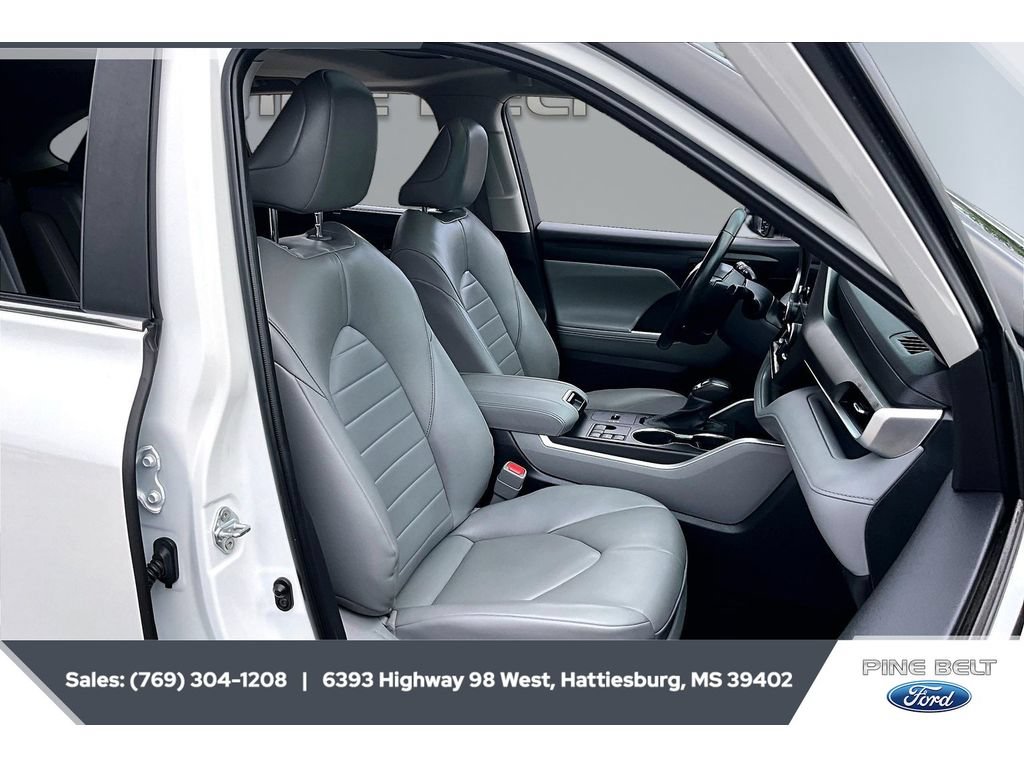 Used 2023 Toyota Highlander XLE FWD image 7
