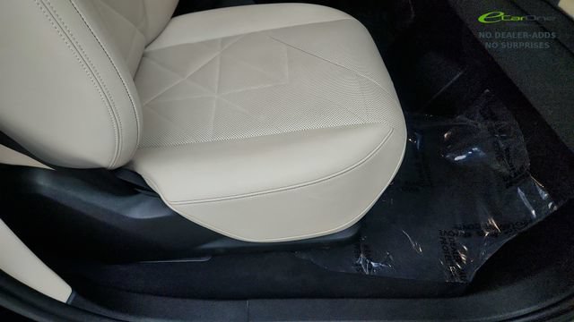 Used 2023 BMW iX xDrive50 w/ Sport Package AWD/4WD image 38