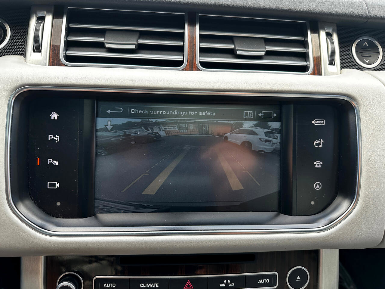 Used 2016 Land Rover Range Rover HSE image 13