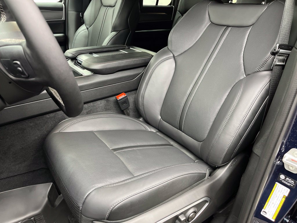 New 2026 Jeep Grand Wagoneer Limited AWD/4WD image 10