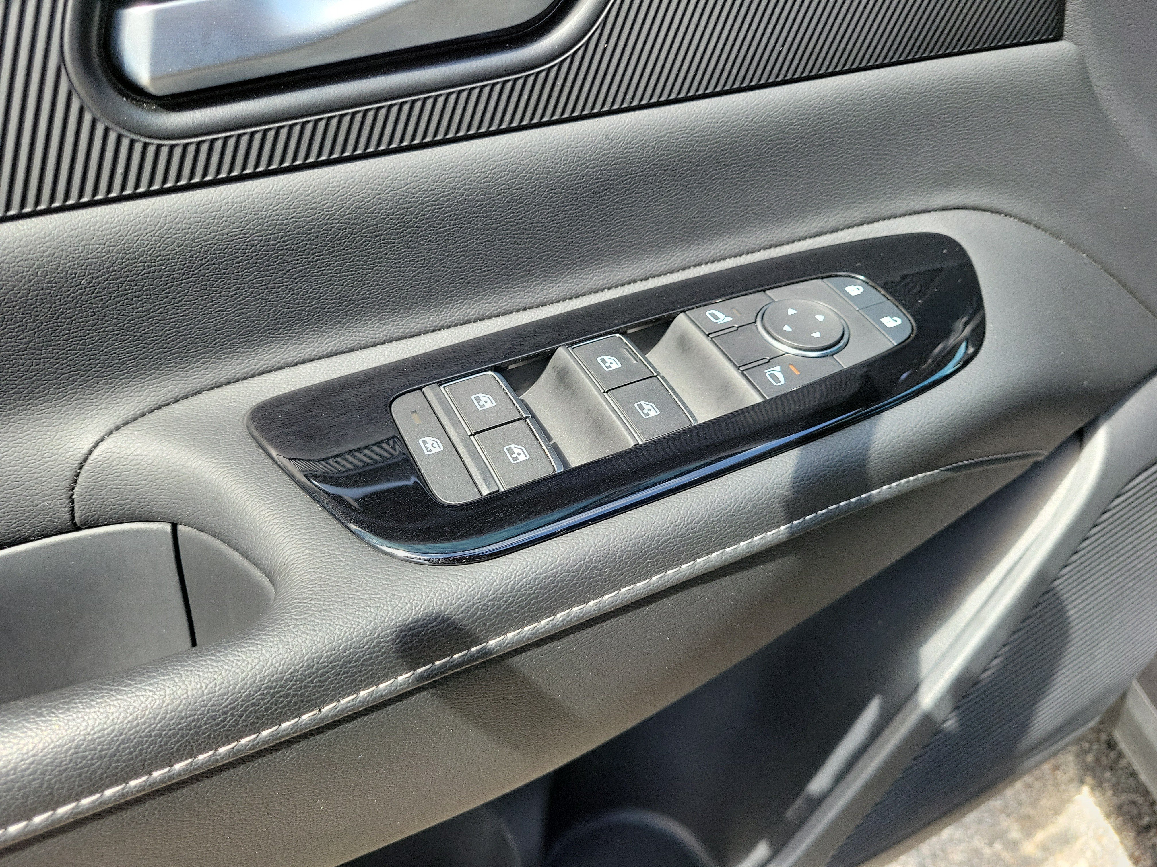 Certified 2025 Nissan Murano SV AWD/4WD image 16
